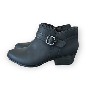Clarks Adreena Black leather ankle boots / booties size 9